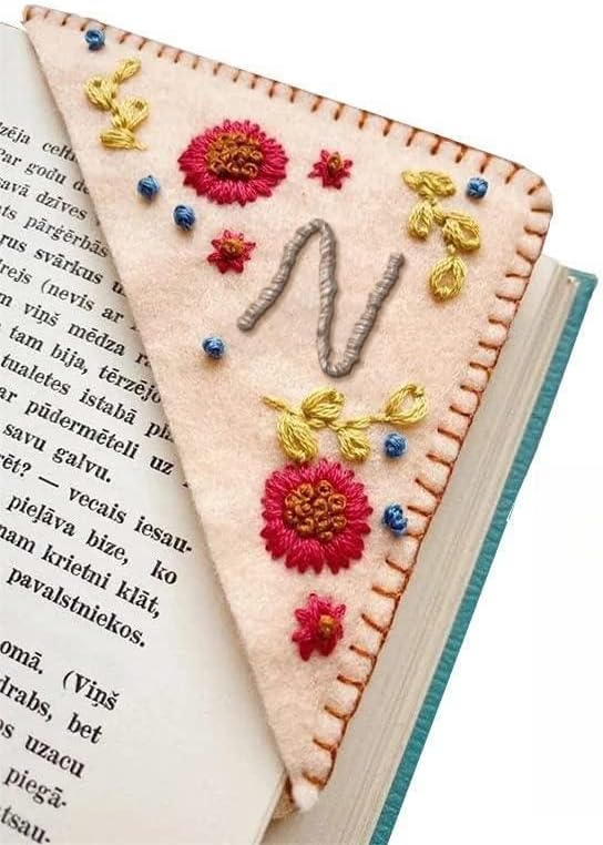 MOTEERLLU Personalized Hand Embroidered Corner Bookmark,Felt Triangle Page Stitched Handmade Bookmark,Unique Cute Flower Letter Embroidery Bookmarks Accessories for Book Lovers