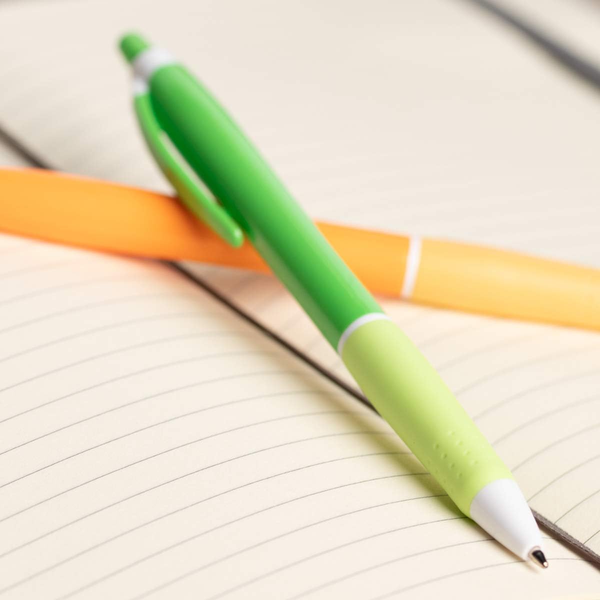 100 Pack Office Pens, Retractable Ballpoint Pens in Black Ink, Ideal for Schools, Notebooks, Journals (Assorted Colors, 100pcs)