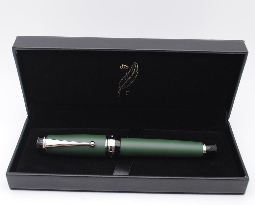 Metal Big Fountain Pen Set Medium Nib 0.7mm, Includes Ink Refill Converter, 5 Ink Cartridges & Gift Box (Medium Nib 0.7mm, Matte Green with Silvery Clip)