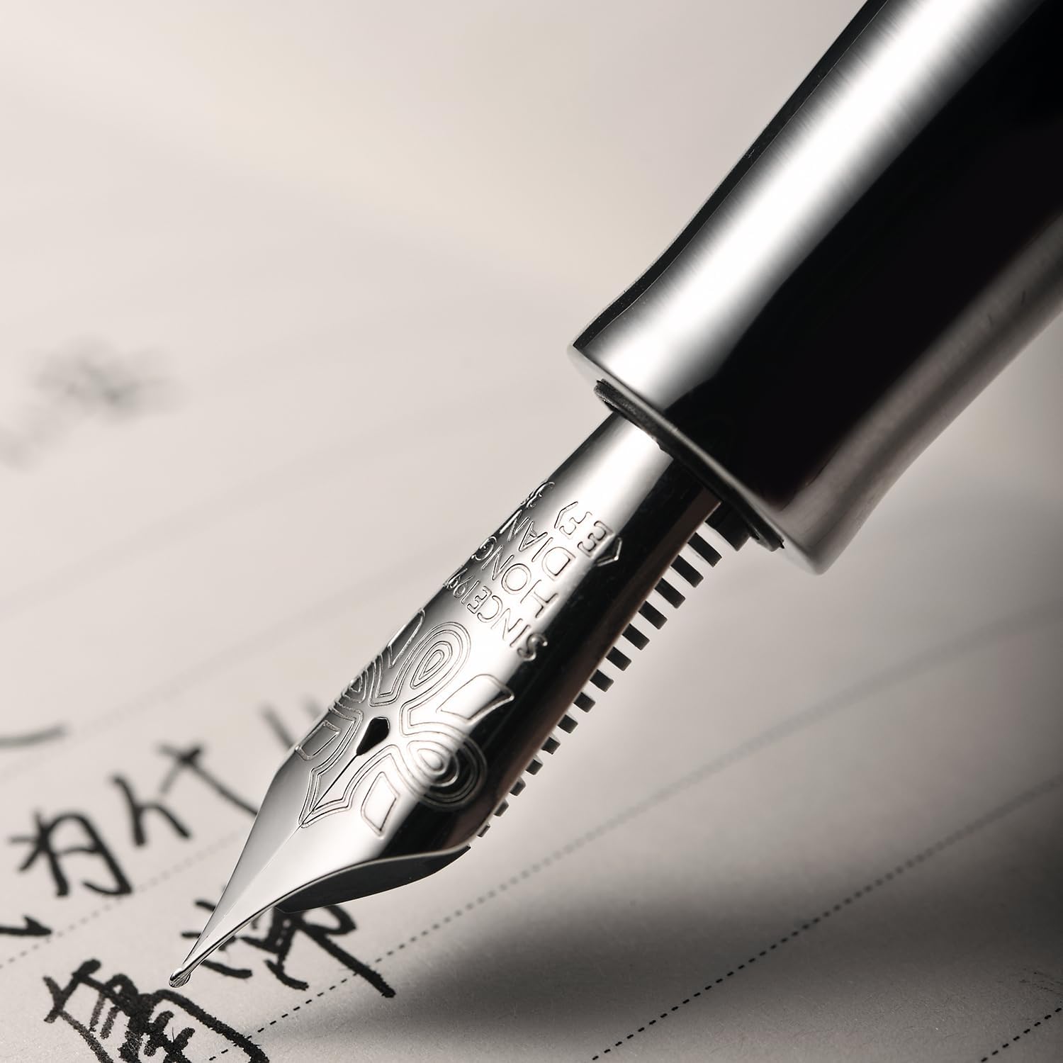 Hongdian D1 Piston Fountain Pen Extra Fine Nib, Hollow Skeleton & Resin Pen with Metal Case Set (Silver)