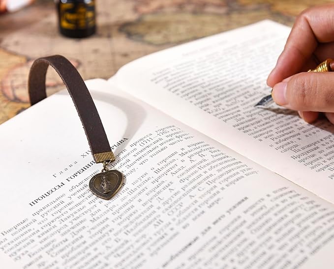 Bookmark, Handmade Catholic Prayer Bookmarks with Long Leather Strap, Heart-Shaped Virgin Mary Book Mark, Ideal Christian Gift (Style 2)