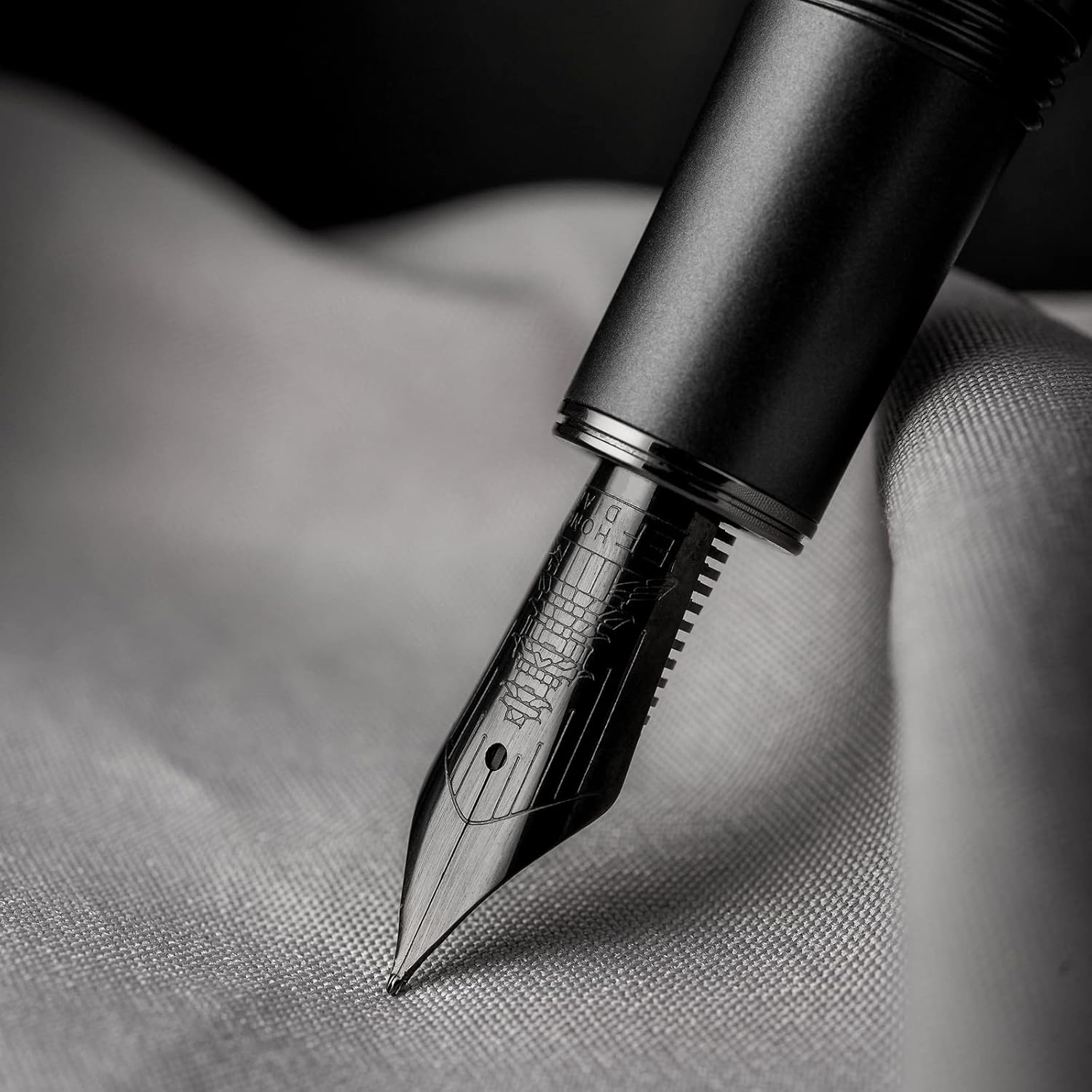 Hongdian N7 Gray Resin Piston Fountain Pen, Iridium Extra Fine Nib Classic Pen Rabbot on Cap Top, Smooth Writing Pen with Metal Box