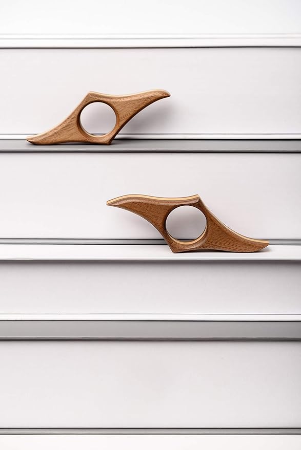 TILISMA Wooden Book Page Holder - Handmade Walnut Thumb Book Accessories - Reading Gadget to Read in Bed - Gifts for Book Lovers, Avid Readers, Bookworms, Librarians - Bookmark (Medium)