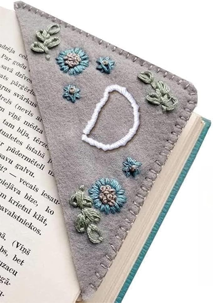 MOTEERLLU Personalized Hand Embroidered Corner Bookmark,Felt Triangle Page Stitched Handmade Bookmark,Unique Cute Flower Letter Embroidery Bookmarks Accessories for Book Lovers