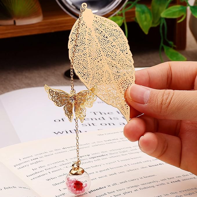 Toirxarn Metal Leaf Bookmark - Unique Gift for Women Ideal for Birthday Teacher Appreciation Mother's Day, Chic Literary Accessory & Elegant Reading Companion for Readers and Book Lovers