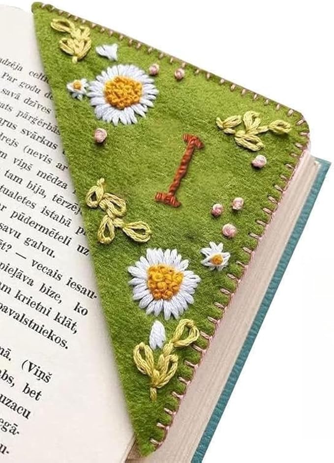 MOTEERLLU Personalized Hand Embroidered Corner Bookmark,Felt Triangle Page Stitched Handmade Bookmark,Unique Cute Flower Letter Embroidery Bookmarks Accessories for Book Lovers