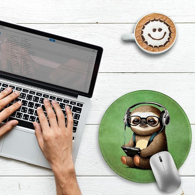 Funny Green Round Mouse Pad Mouse Pad for Desk, Cute Sloth Computer Mousepad with Stitched Edge Non-Slip Rubber Base, Cute Green Home Office Decor Desk Accessories Office Supplies Gift for Women Men