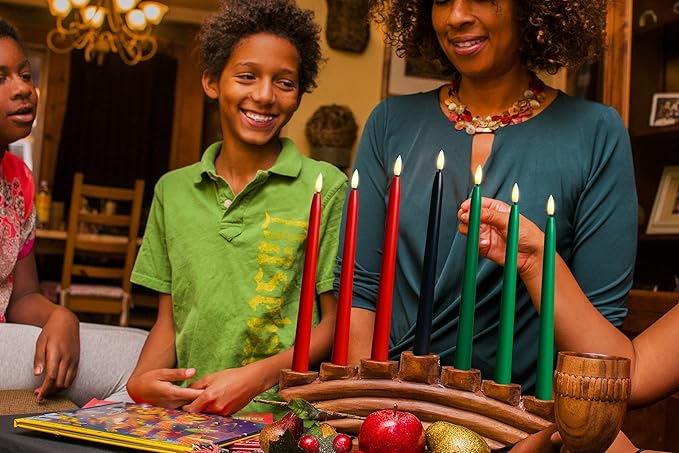 Kwanzaa Kinara Candle Holder Set with Flameless Battery Powered Electric Candles, Flameless Kwanzaa Candles - Set of 7 Tapers (Battery Operated) Mishumaa Saba, Realistic 3D Flames, Remote Control