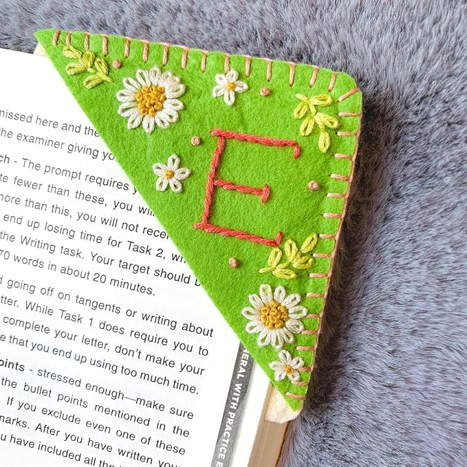 Personalized Hand Embroidered Corner Bookmark, Bookmarks for Women, Personalized Bookmark for Book Lovers, Cute Flower Book Mark by HNQCPCVU (E, Green)