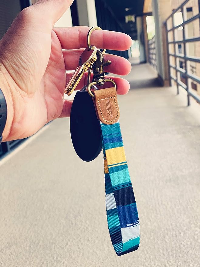 POCKT Lanyard for Keys Wristlet Strap Key Chain Holder for Men and Women - Cool Hand Wrist Lanyards for Keys and Wallets