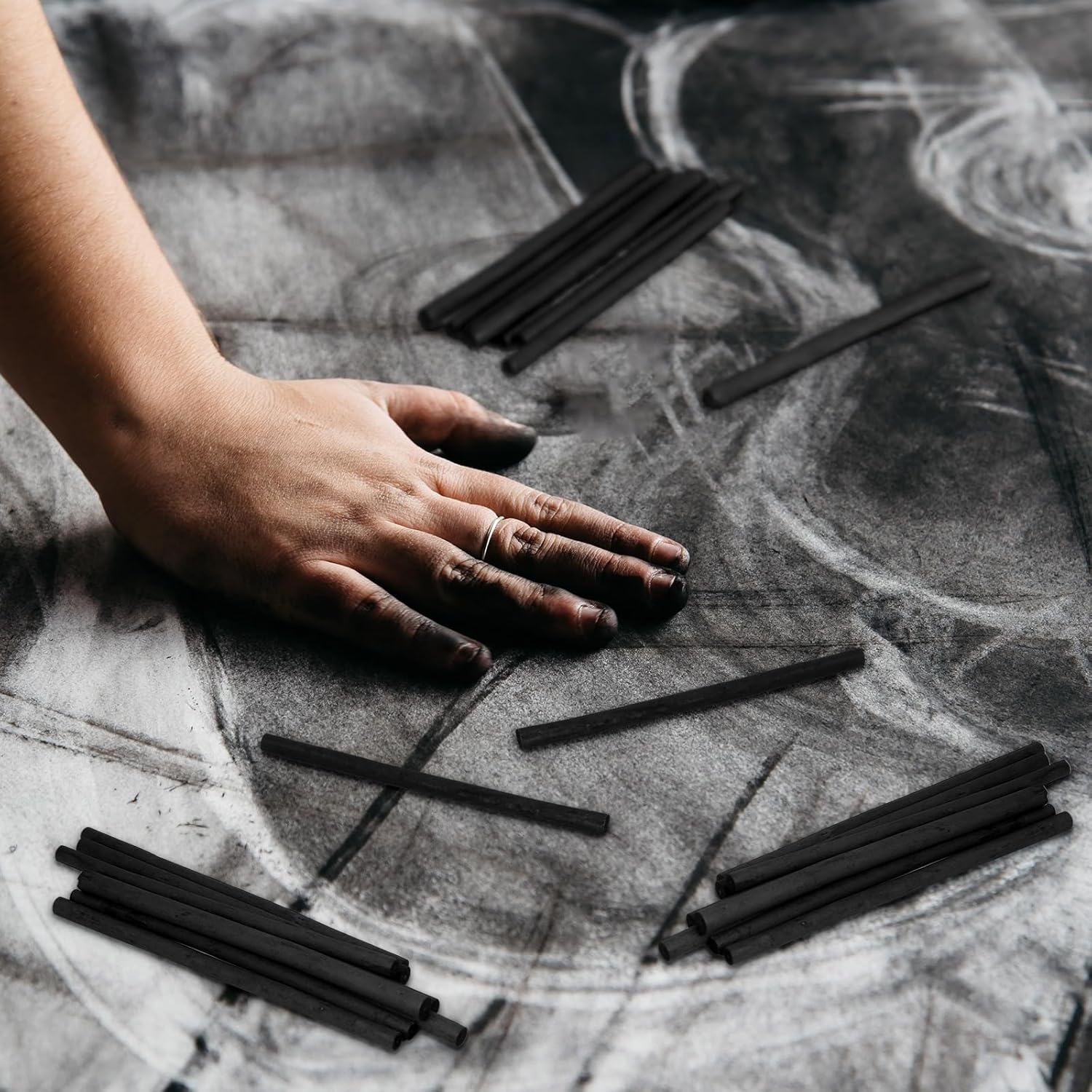 Gueevin 60 Pcs Willow Charcoal Sticks, Willow Charcoal, Artists, Beginners, Students, Perfect for Sketching, Drawing, Shading, and Fine Art (2-4mm，4-5mm，5-7mm，7-9mm)